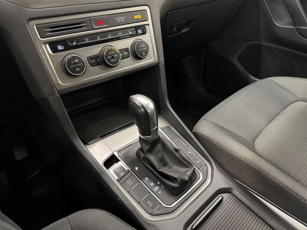 Volkswagen Golf Sportsvan 2014 Musta