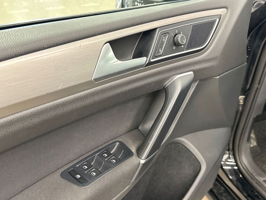 Volkswagen Golf Sportsvan 2014 Musta
