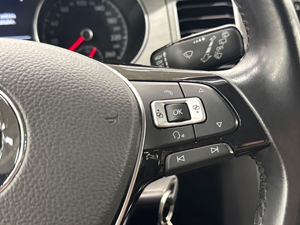 Volkswagen Golf Sportsvan 2014 Musta