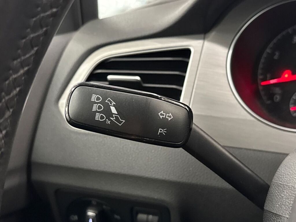 Volkswagen Golf Sportsvan 2014 Musta