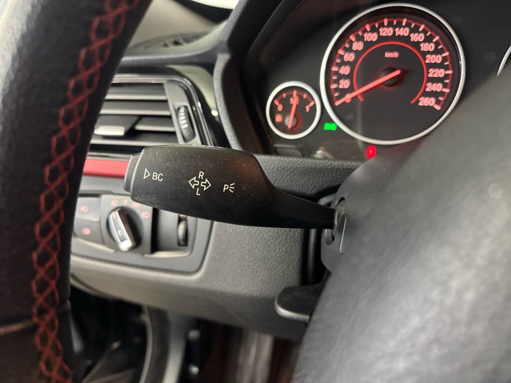 BMW 320 Gran Turismo 2015 Musta