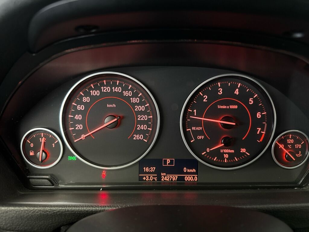 BMW 320 Gran Turismo 2015 Musta