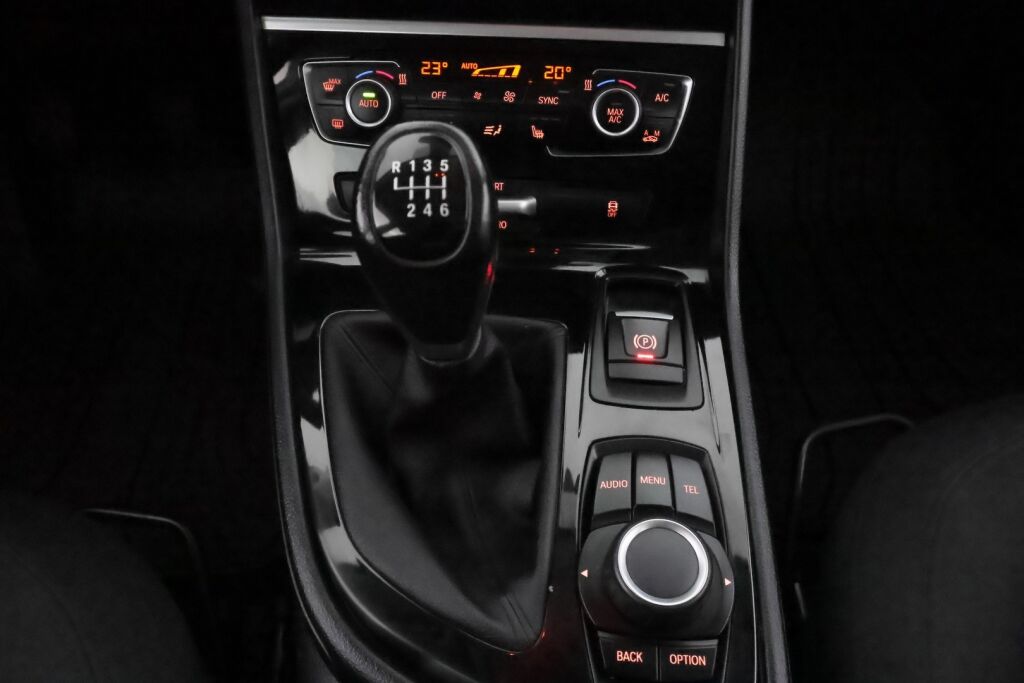 BMW 218 2014 Valkoinen