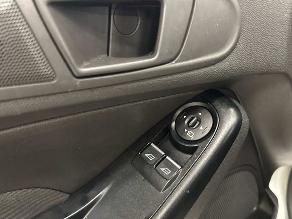 Ford Fiesta Van 2015 Harmaa