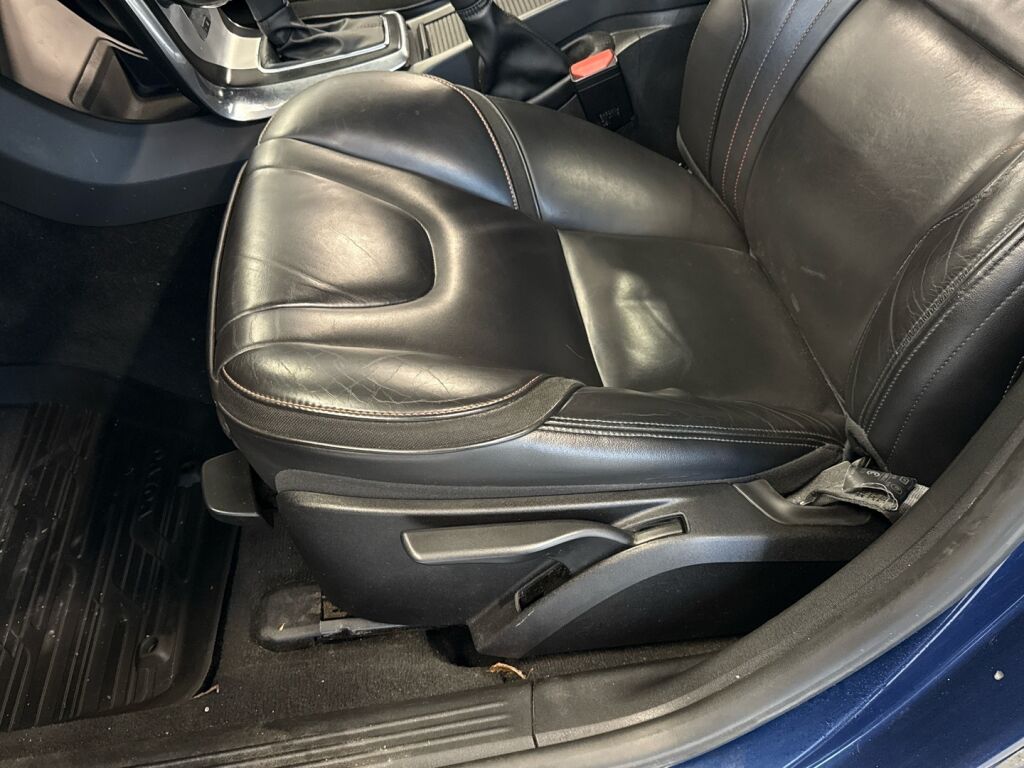 Volvo V40 2015 Sininen