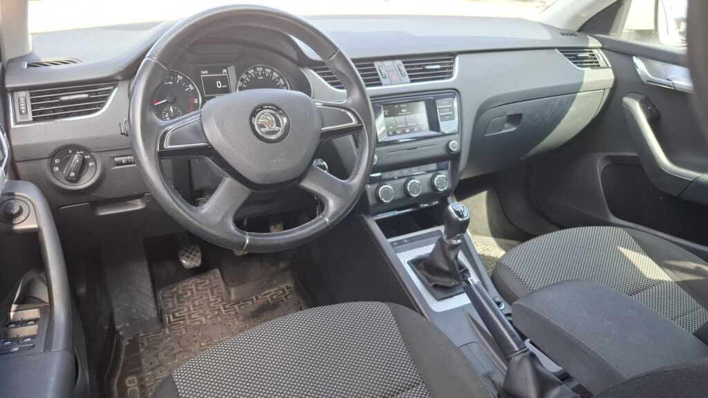 Skoda Octavia 2015 Valkoinen