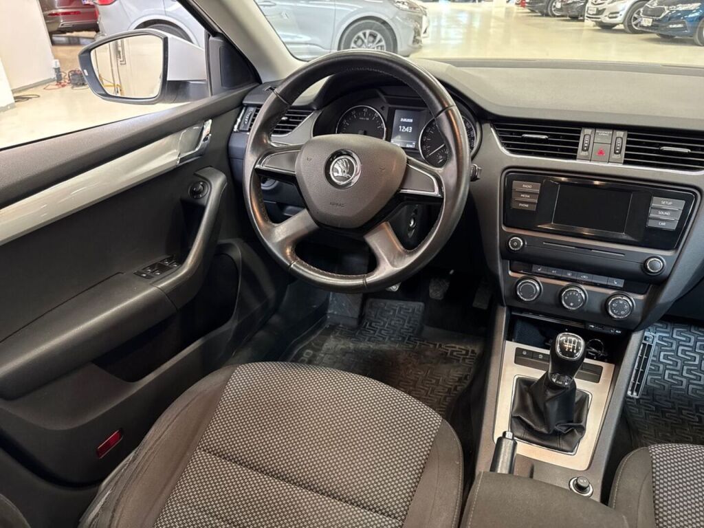 Skoda Octavia 2015 Valkoinen