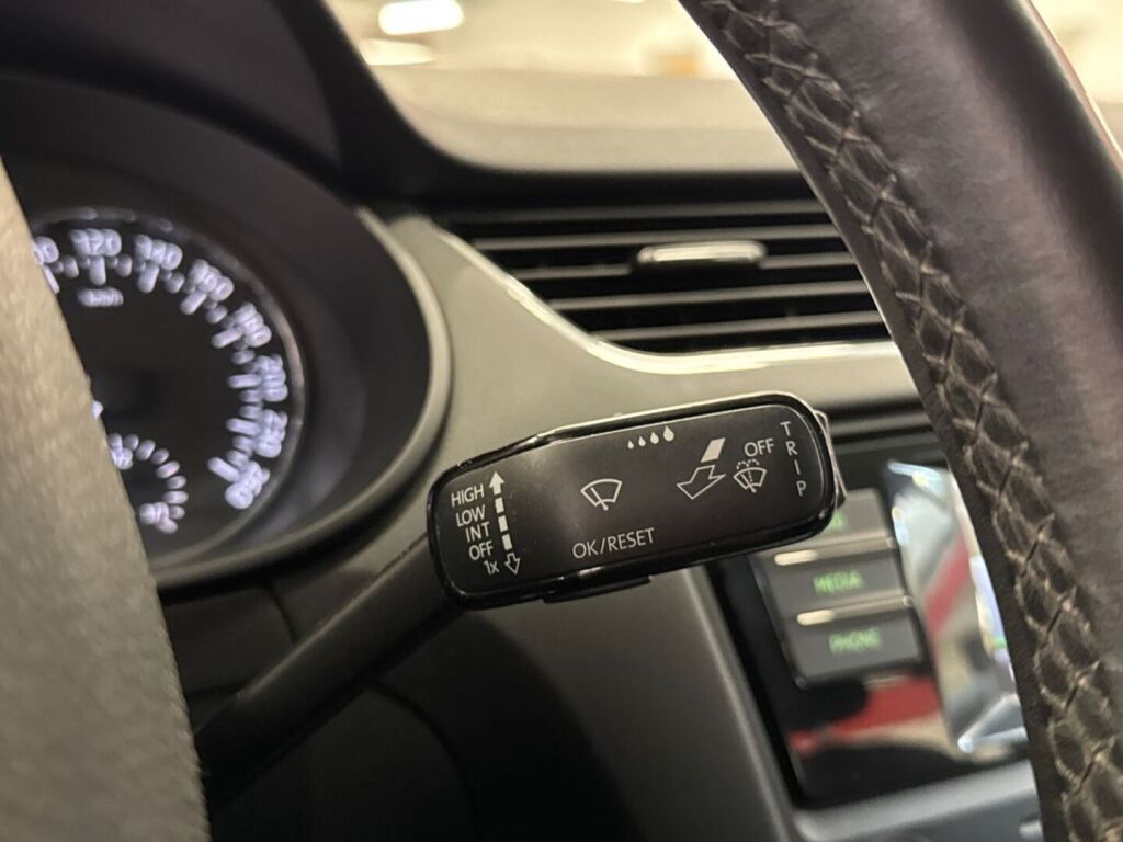Skoda Octavia 2015 Valkoinen