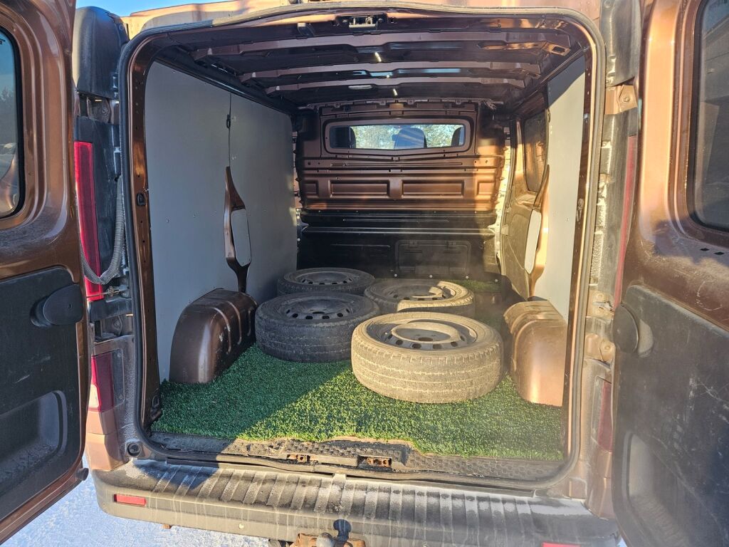 Opel Vivaro 2015 Ruskea (beige)