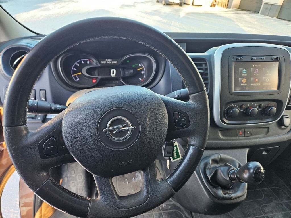 Opel Vivaro 2015 Ruskea (beige)