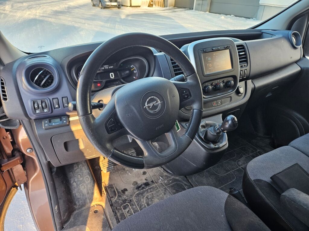 Opel Vivaro 2015 Ruskea (beige)