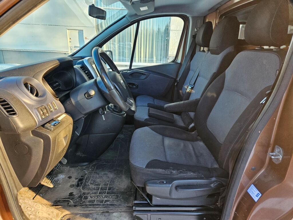 Opel Vivaro 2015 Ruskea (beige)