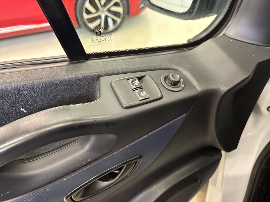 Opel Vivaro 2015 Valkoinen