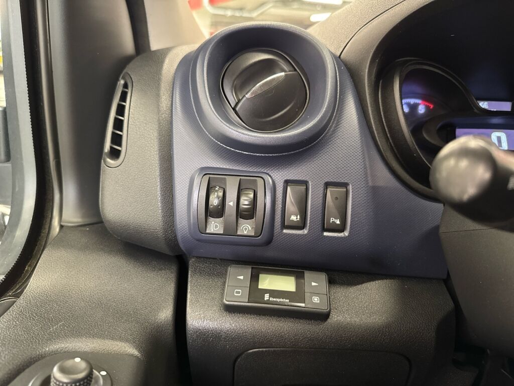 Opel Vivaro 2015 Valkoinen