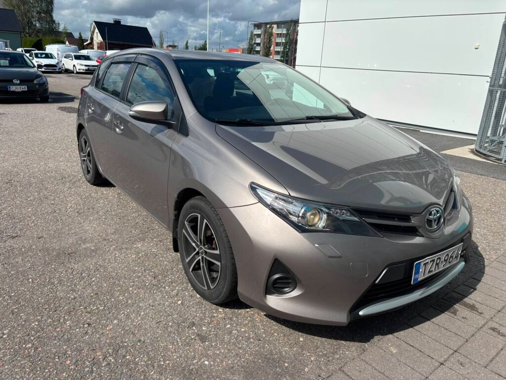 Toyota Auris 2015 Ruskea (beige)