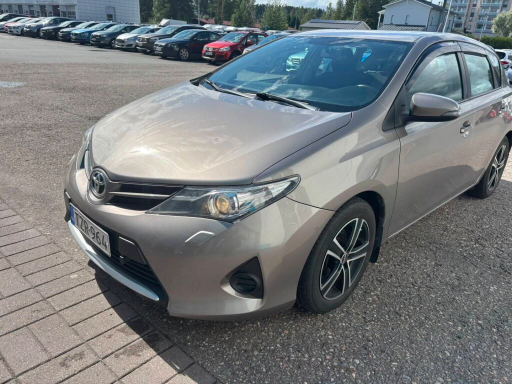Toyota Auris 2015 Ruskea (beige)