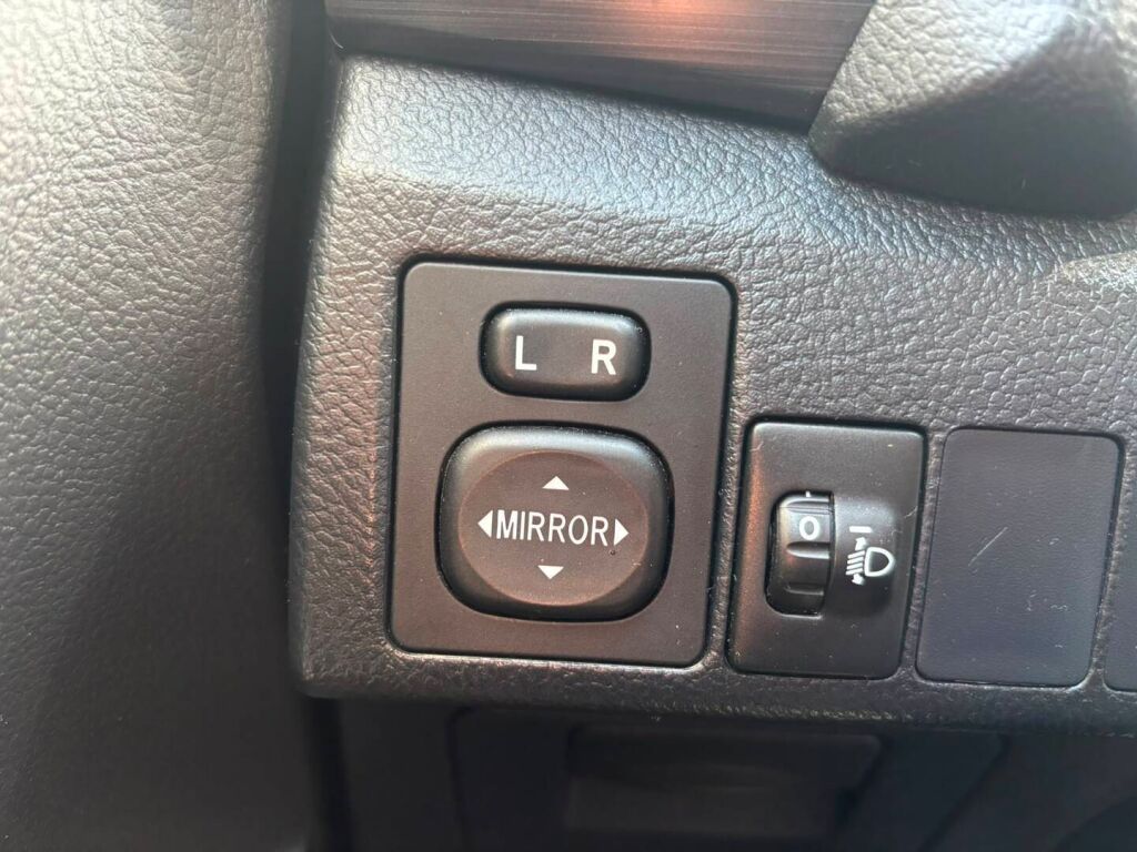 Toyota Auris 2015 Ruskea (beige)
