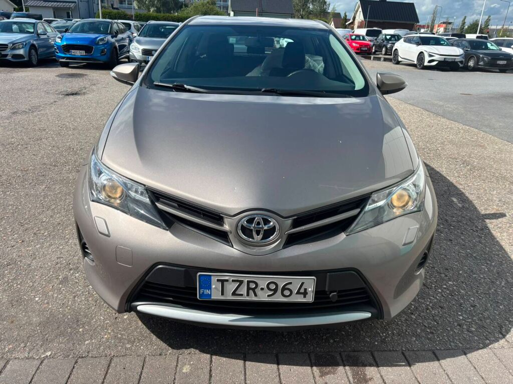 Toyota Auris 2015 Ruskea (beige)