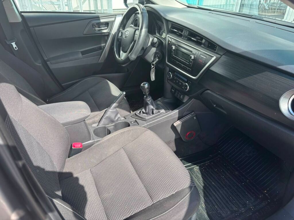 Toyota Auris 2015 Ruskea (beige)