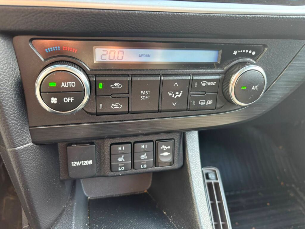 Toyota Auris 2015 Ruskea (beige)