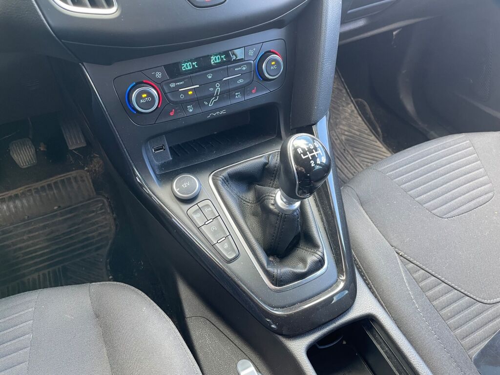 Ford Focus 2015 Harmaa