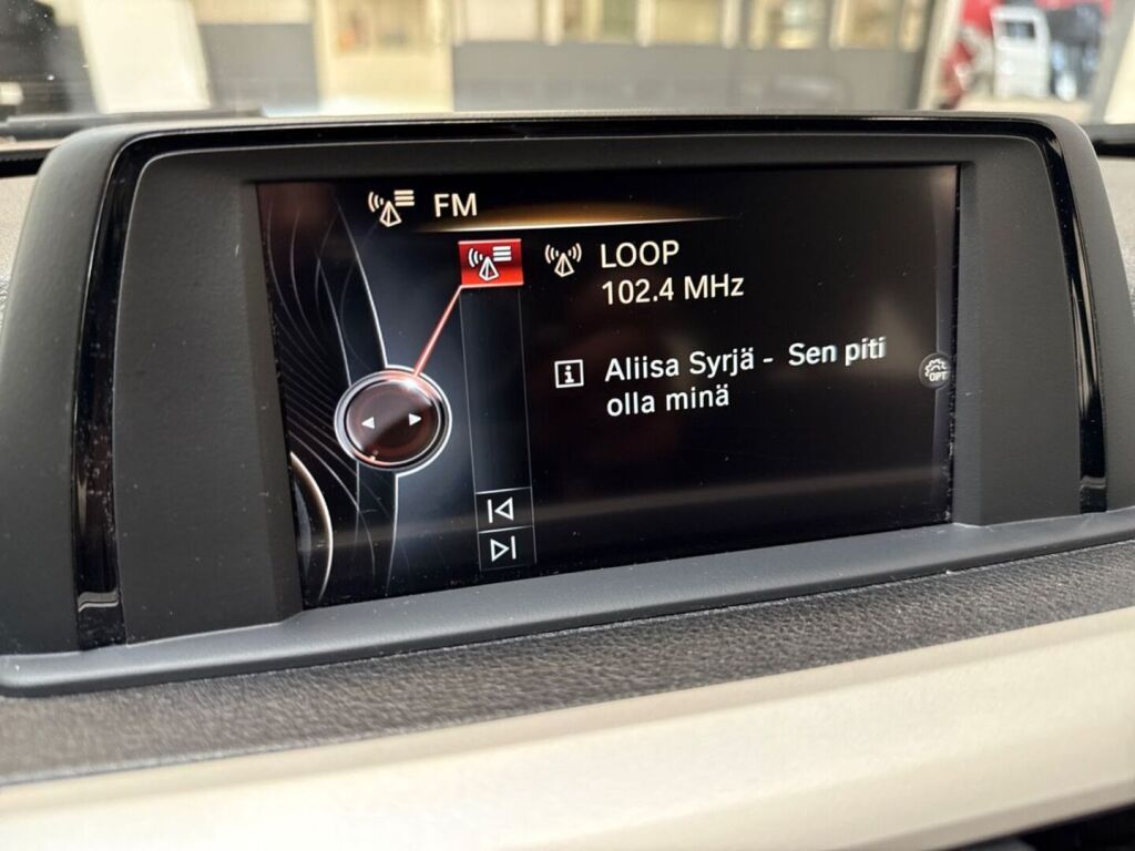 BMW 320 2015 Ruskea (beige)