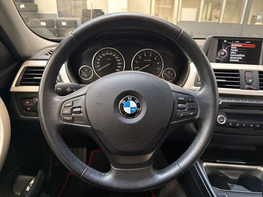 BMW 320 2015 Ruskea (beige)