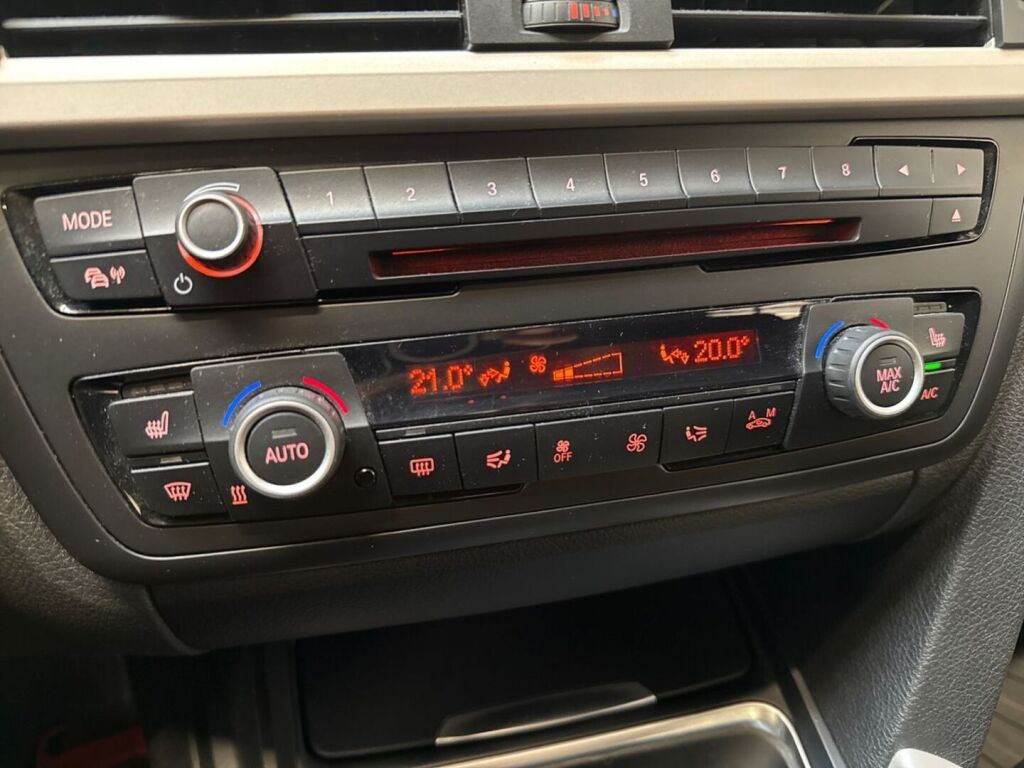 BMW 320 2015 Ruskea (beige)