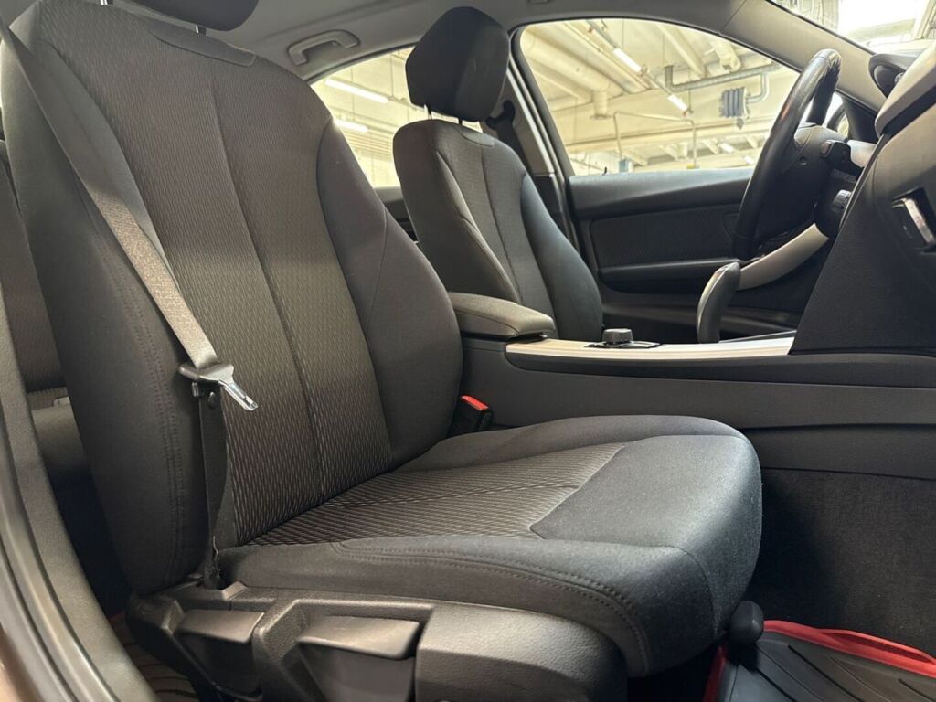 BMW 320 2015 Ruskea (beige)