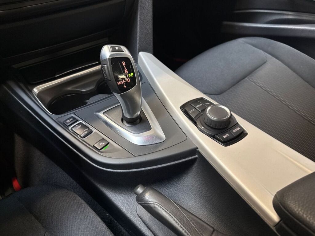 BMW 320 2015 Ruskea (beige)