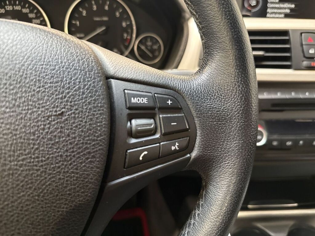 BMW 320 2015 Ruskea (beige)