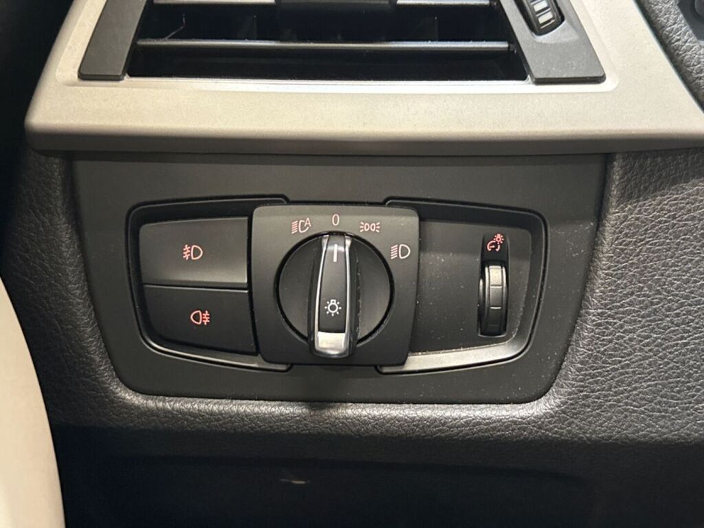 BMW 320 2015 Ruskea (beige)