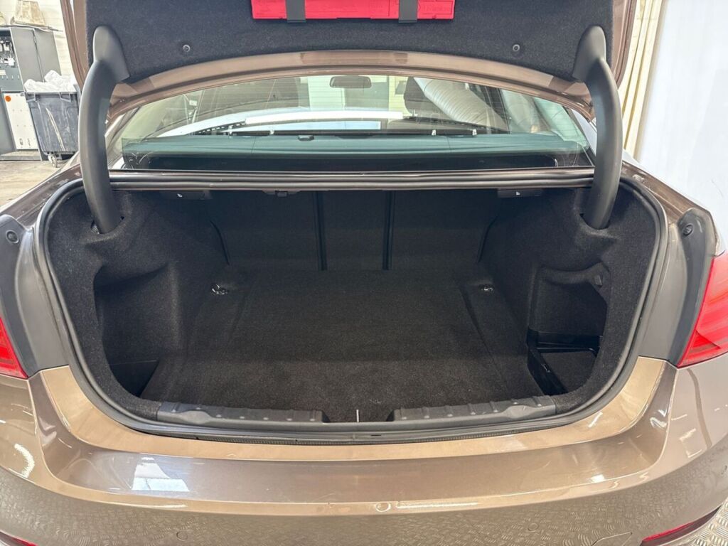 BMW 320 2015 Ruskea (beige)