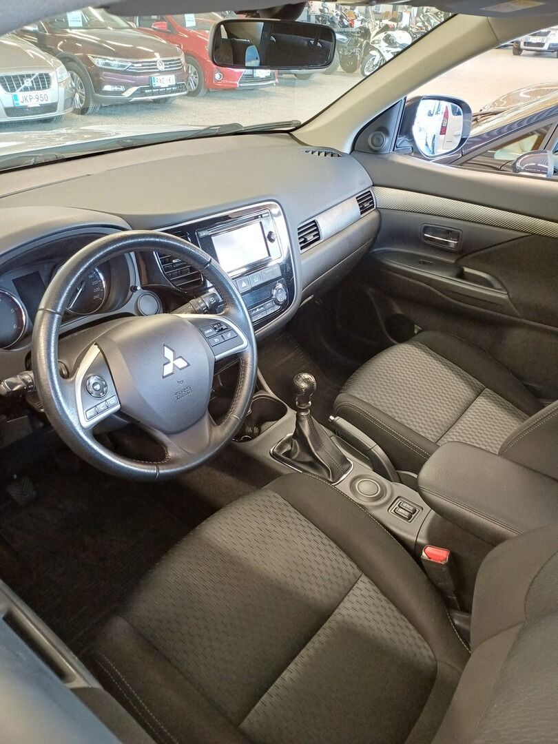 Mitsubishi Outlander 2015 Harmaa