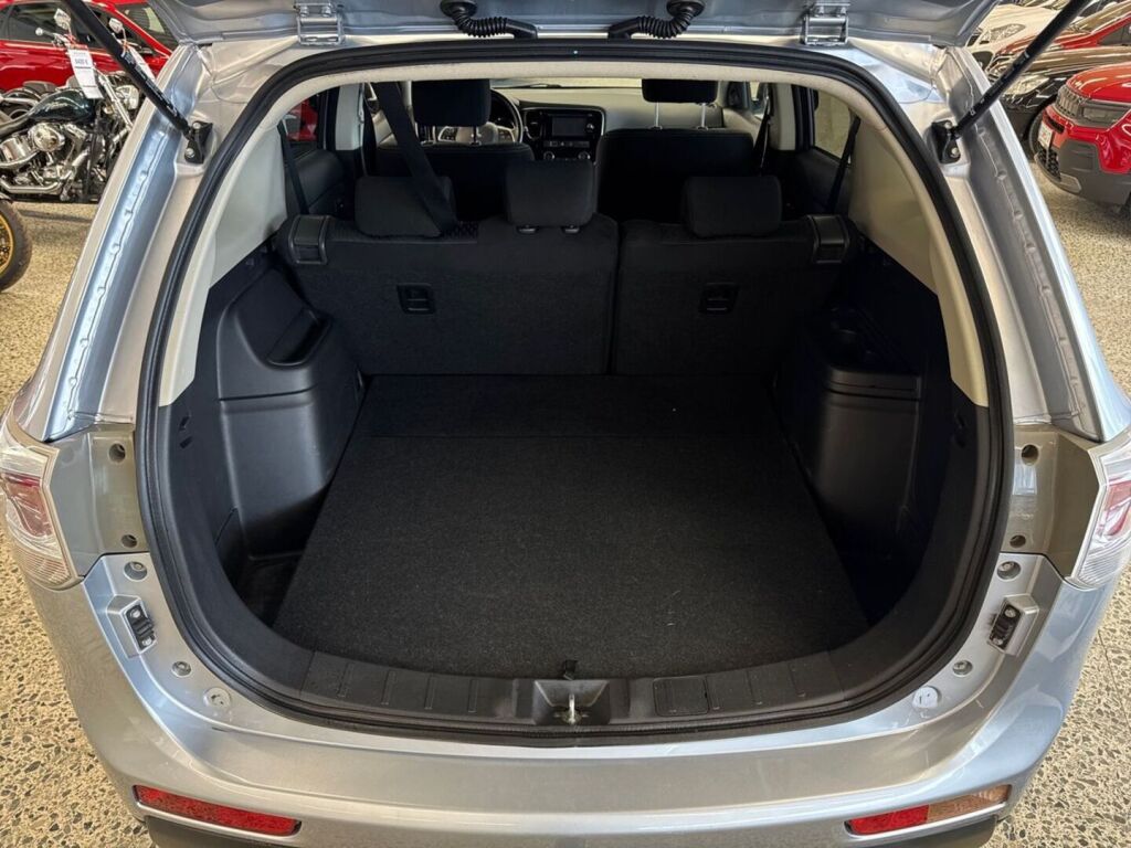 Mitsubishi Outlander 2015 Harmaa