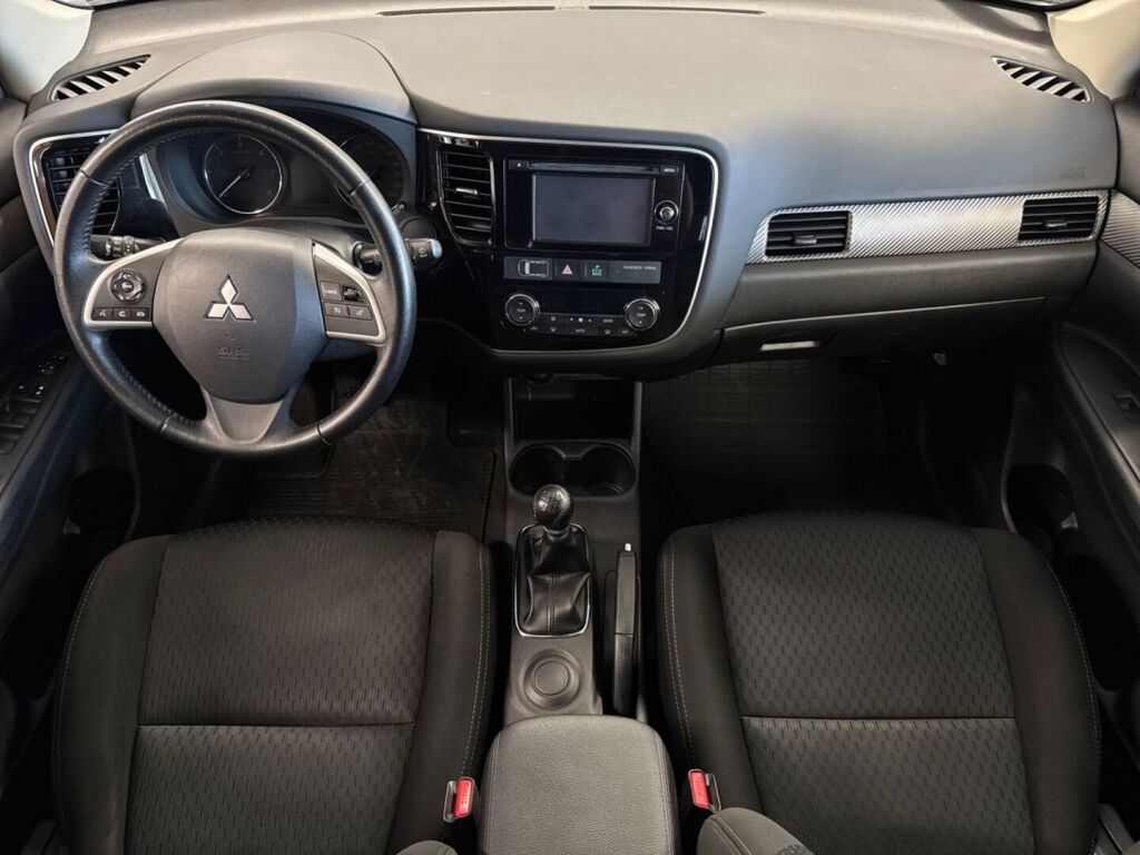 Mitsubishi Outlander 2015 Harmaa