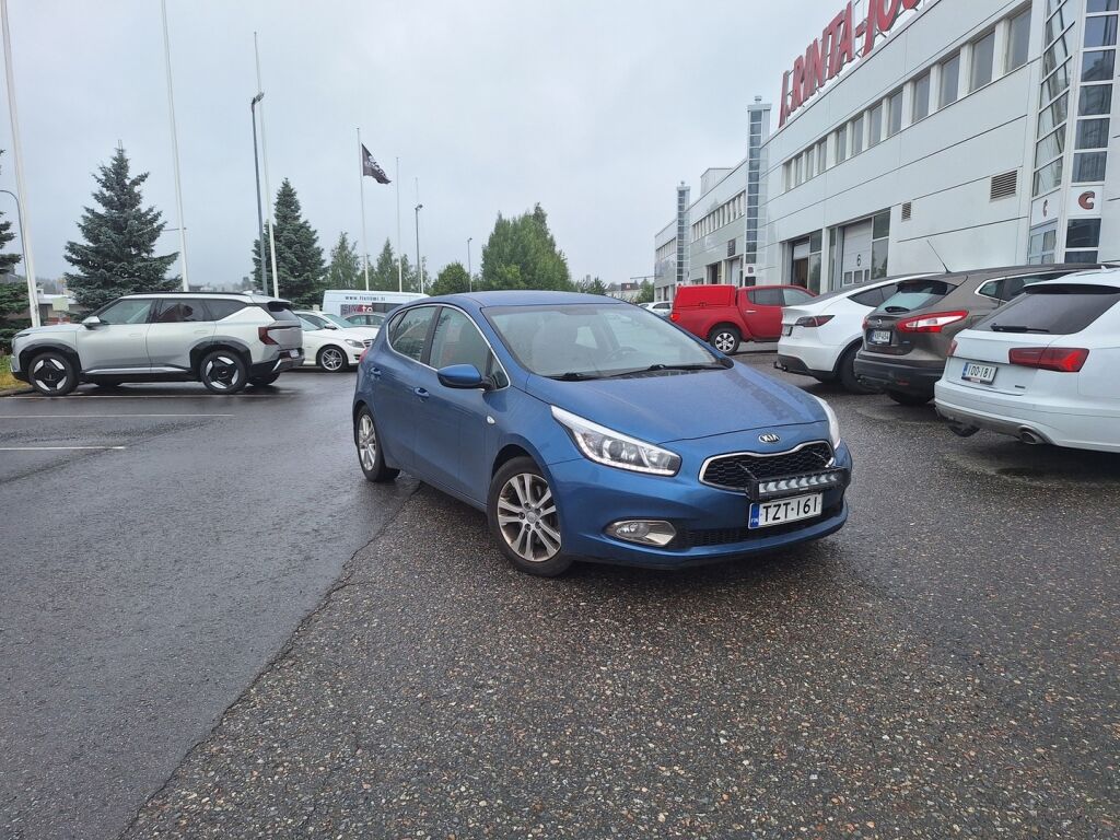 Kia Ceed 2015 Sininen