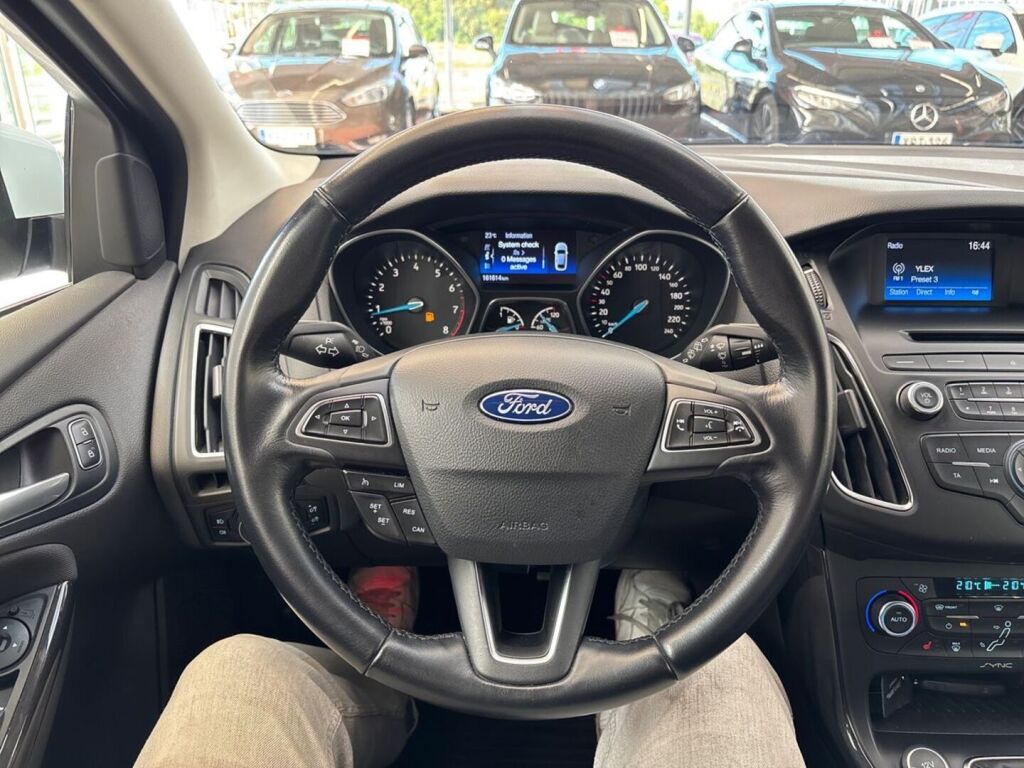 Ford Focus 2015 Valkoinen
