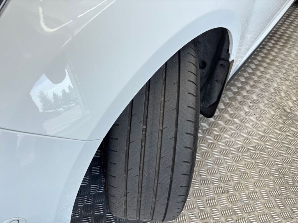 Ford Focus 2015 Valkoinen
