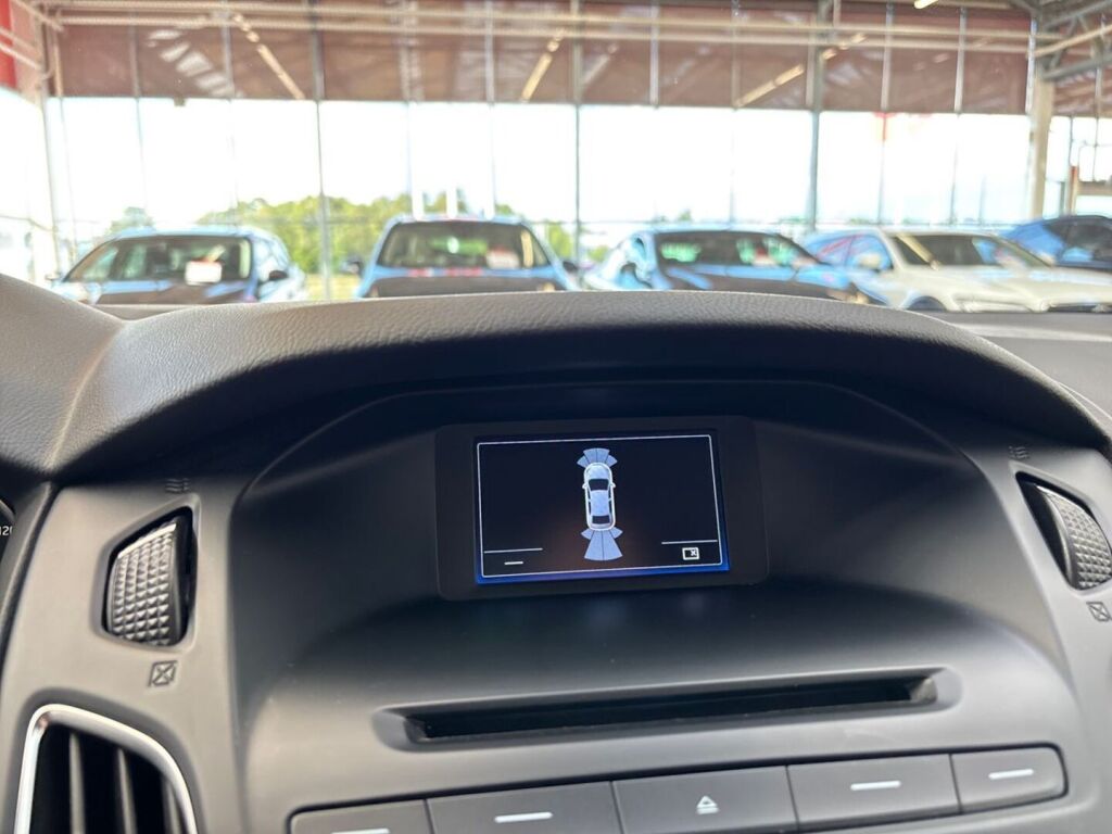 Ford Focus 2015 Valkoinen
