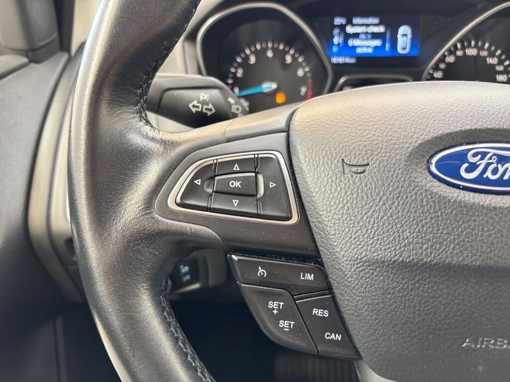Ford Focus 2015 Valkoinen