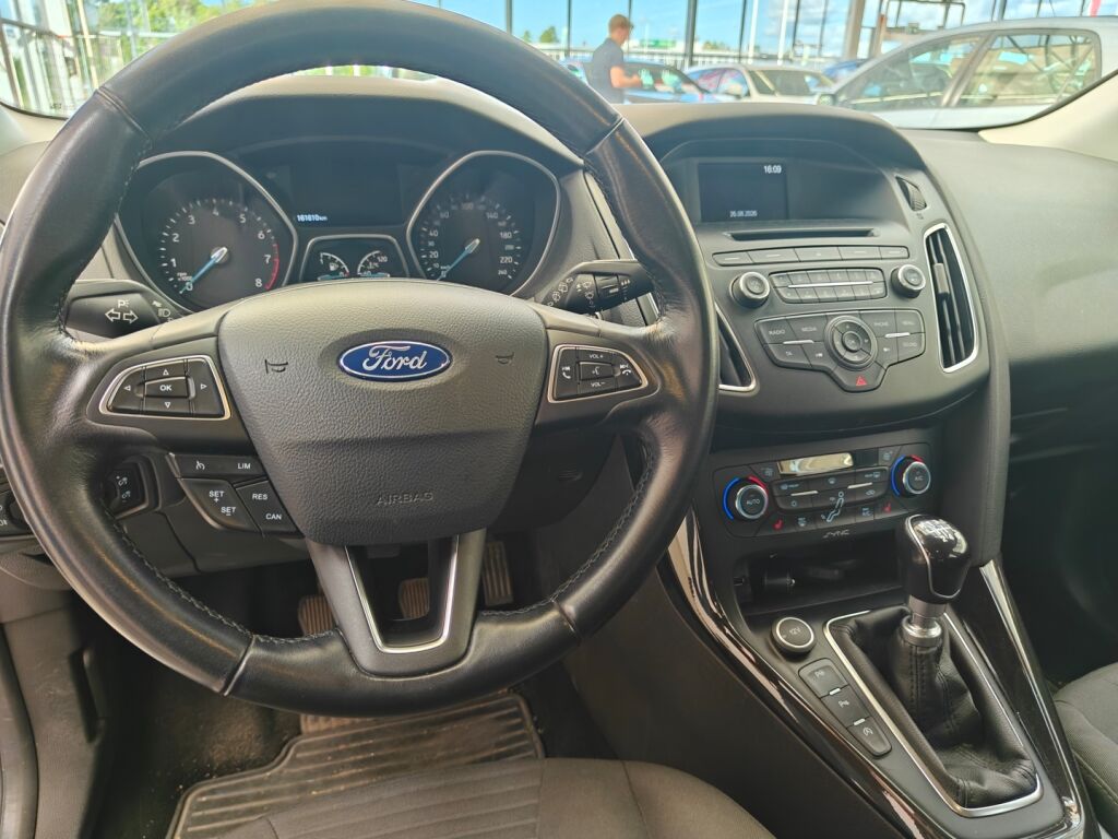 Ford Focus 2015 Valkoinen