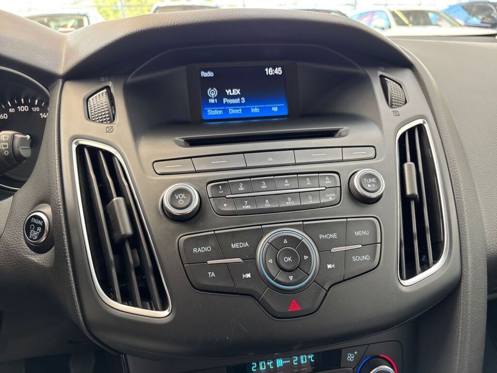 Ford Focus 2015 Valkoinen