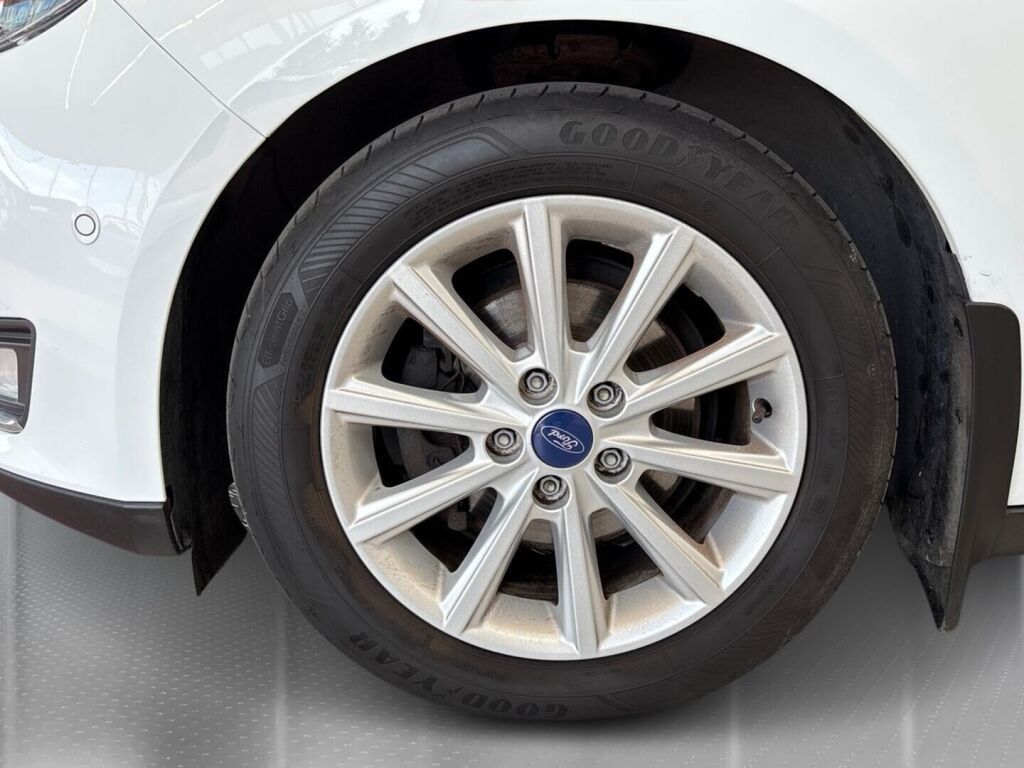 Ford Focus 2015 Valkoinen