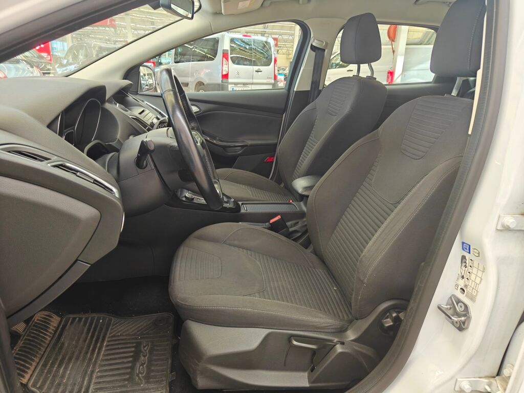 Ford Focus 2015 Valkoinen