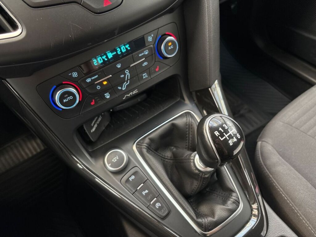 Ford Focus 2015 Valkoinen