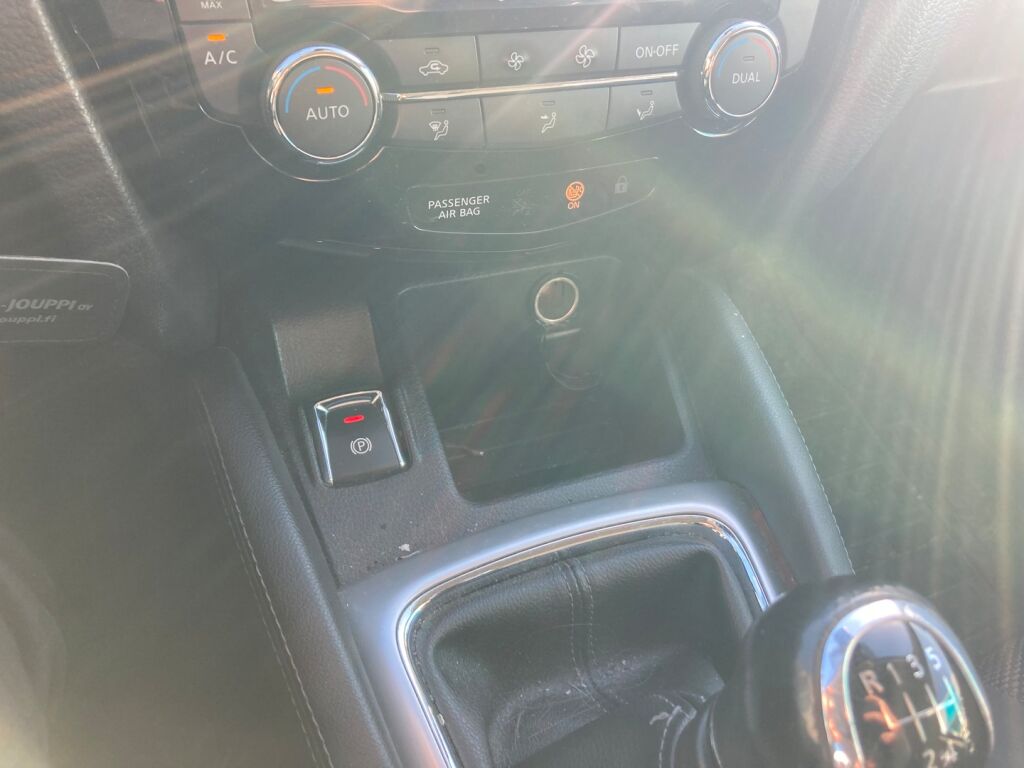 Nissan Qashqai 2015 Metallinhohto Violetti