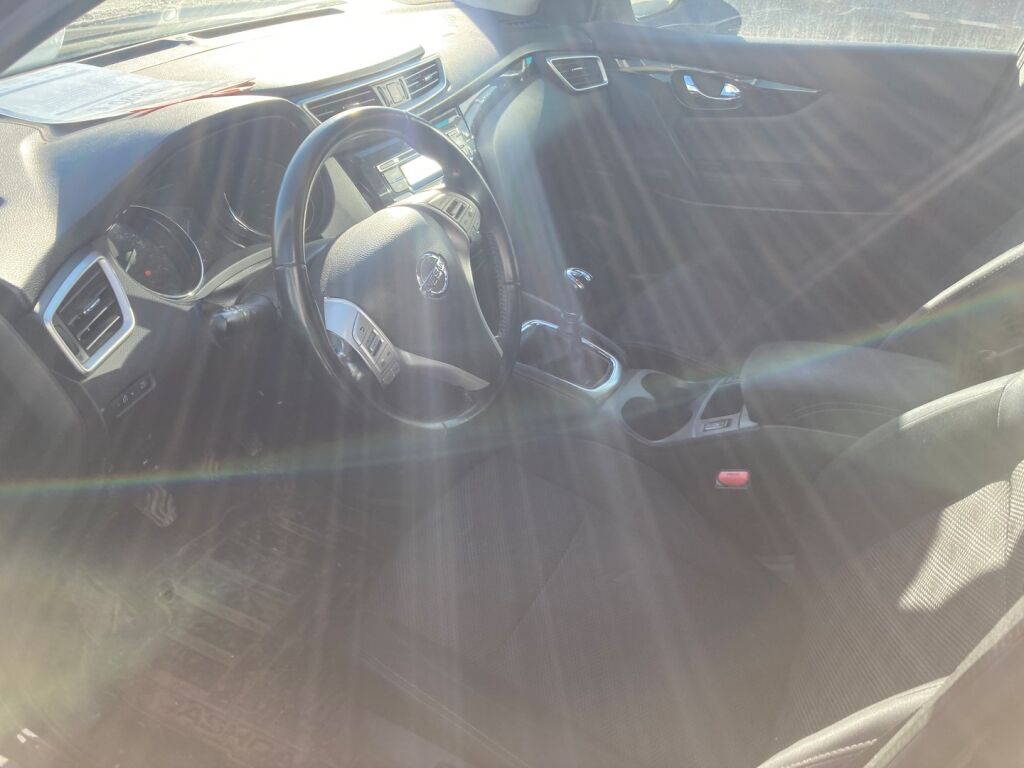 Nissan Qashqai 2015 Metallinhohto Violetti