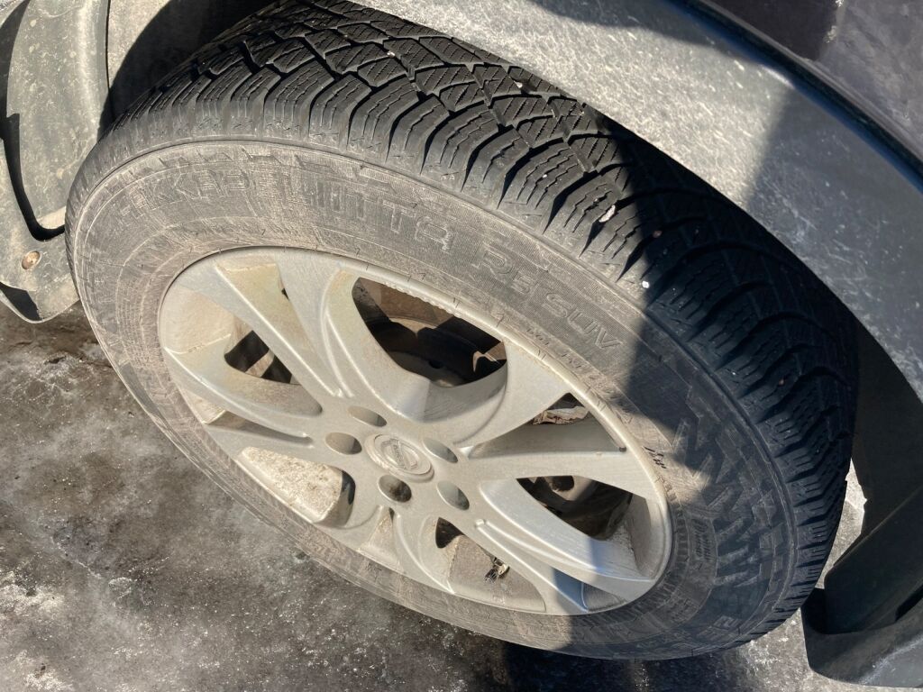 Nissan Qashqai 2015 Metallinhohto Violetti