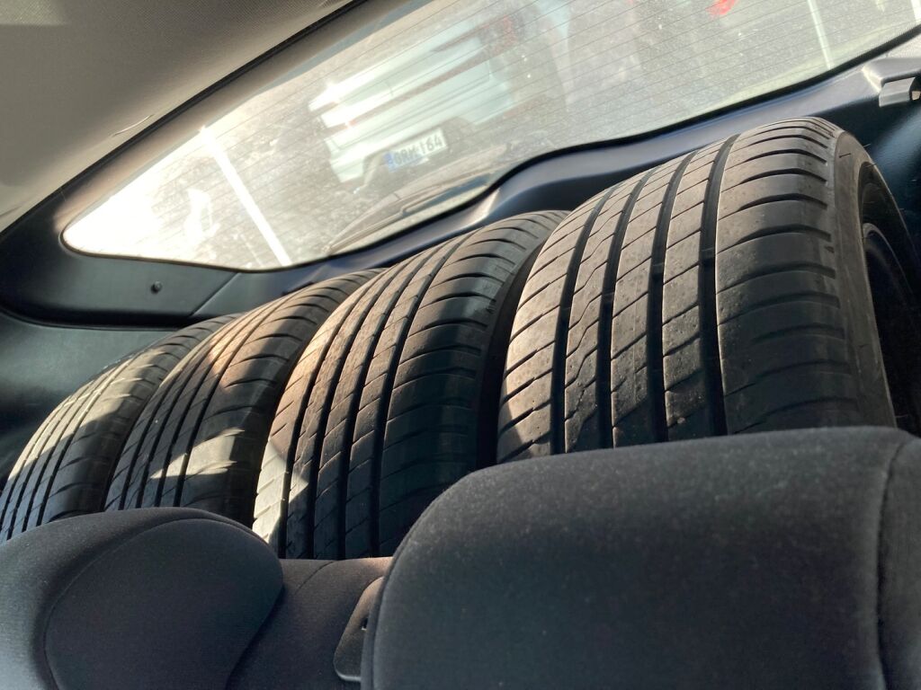 Nissan Qashqai 2015 Metallinhohto Violetti